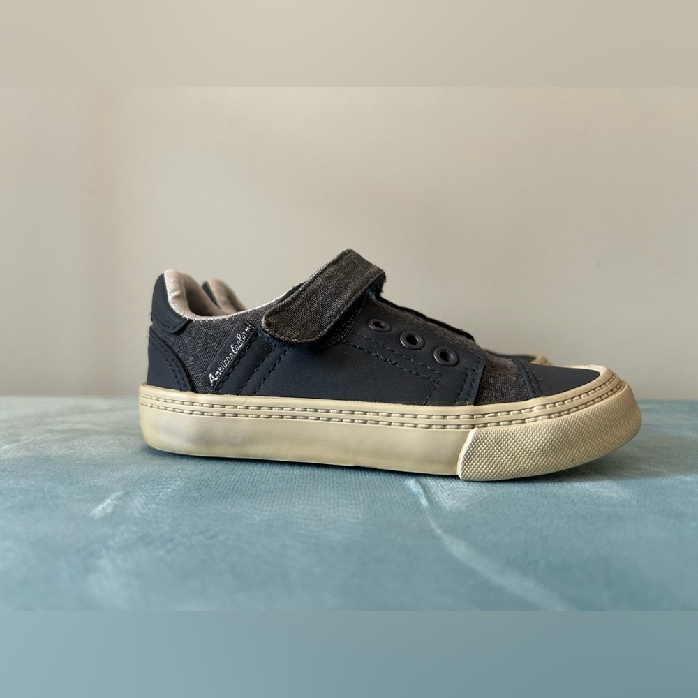 American Eagle toddler size 9 sneakers - Picture 4 of 8